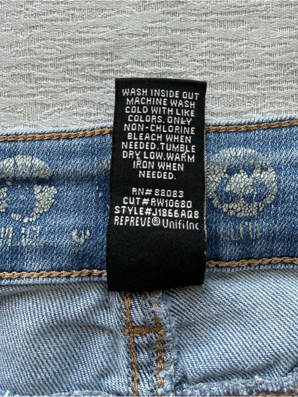Rewash High‎ Rise Distressed Jeans Size 7 28 Cropped Raw Hem Light Wash Denim
